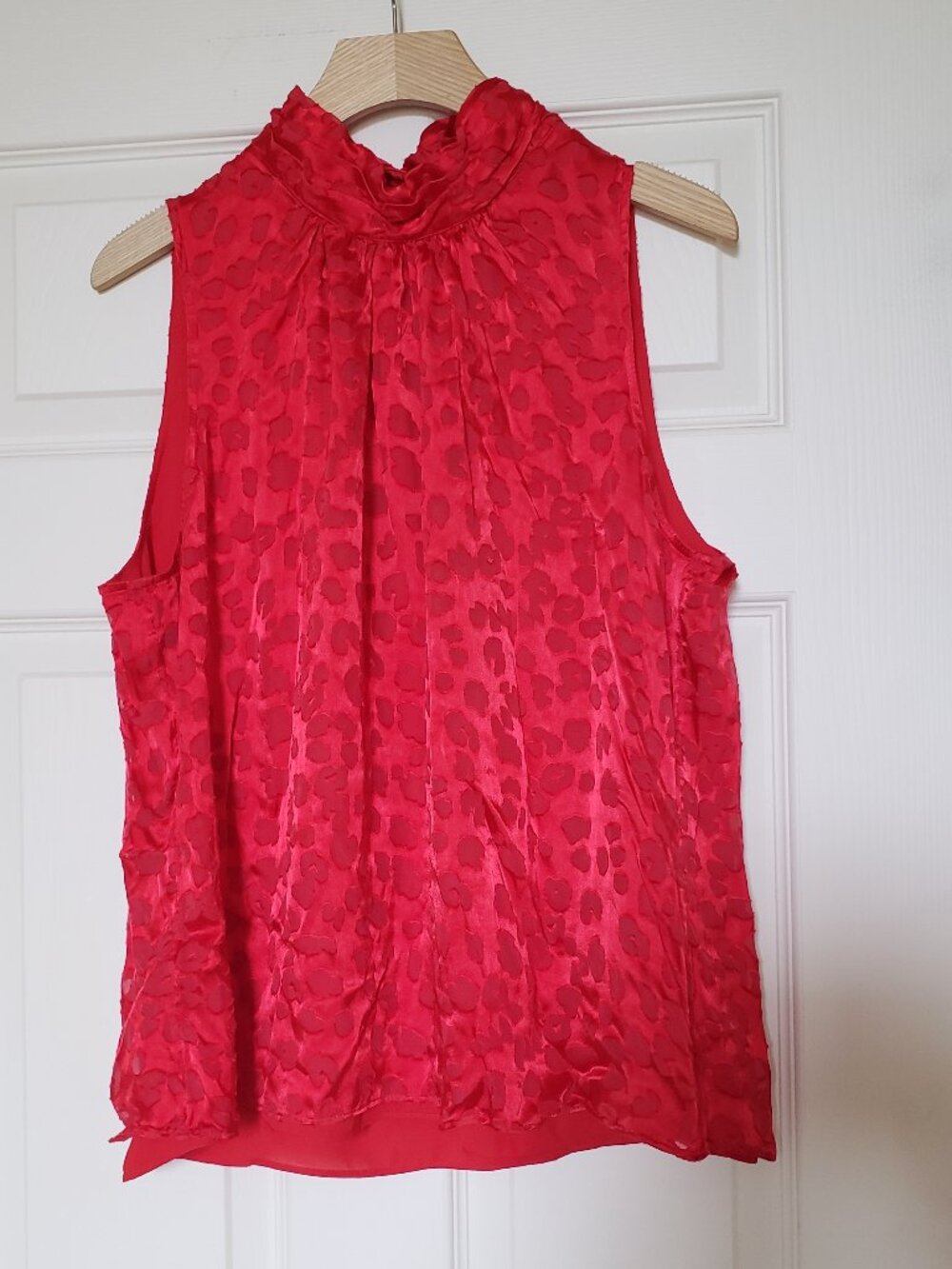 White House Black Market Women's Red Mock Neck Shell Tank Top - Size XL - EUC